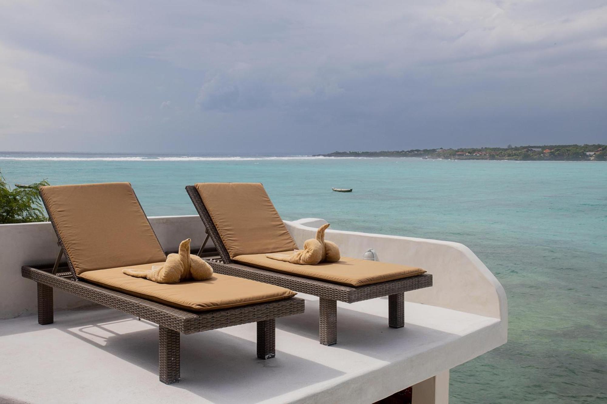 Aquavista Ceningan Hotel Lembongan Exterior photo