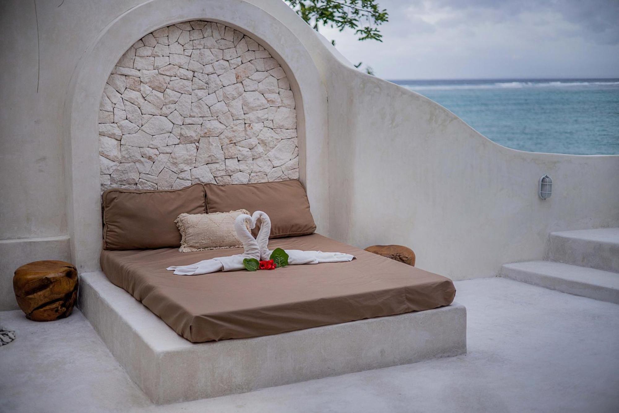 Aquavista Ceningan Hotel Lembongan Exterior photo